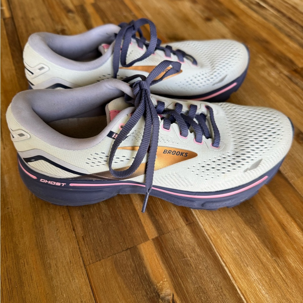 Brooks Purple Athletic Shoes with Cushioned Midsole